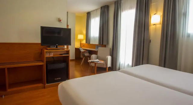 Трёхместный номер Standard Hotel Alaquas