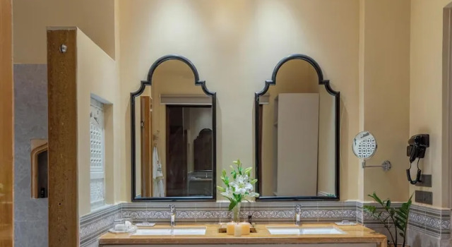 Executive Sviitti parvekkeella näkymä maalle Dev Bagh Luxurious Private Suites