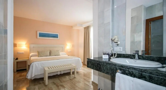 Двухместный номер с балконом Hotel Doña Lola Zahara