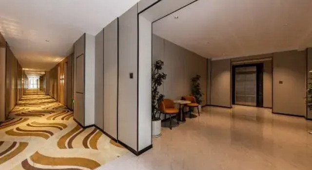Yuegui · Baiyue MAX Cinema Garden Hotel (Guiyang Jiaxiu Building Qingyun Market Branch), Rezerwuj Hotel Hotele w Guiyang z parkingiem, w pobliżu Jiaxiu Tower, Parking