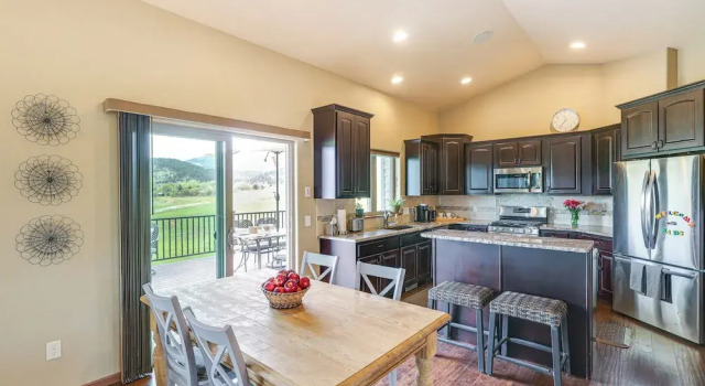Spearfish Retreat w/ Fireplace + Mountain Views!, Забронировать Дом для отпуска Спирфиш 