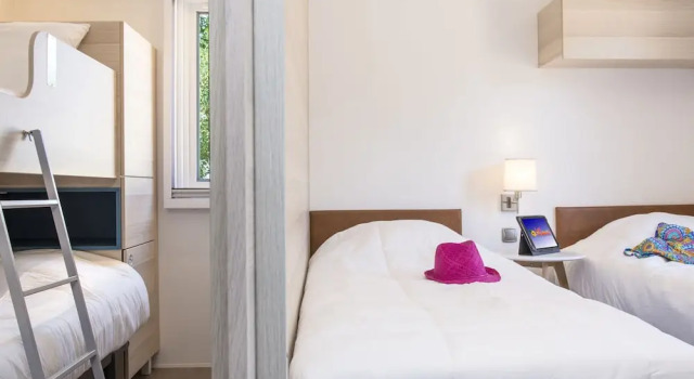 Luxury Chalet With air Conditioning 900 m. From the Beach, Book Chalet Vendres Hérault