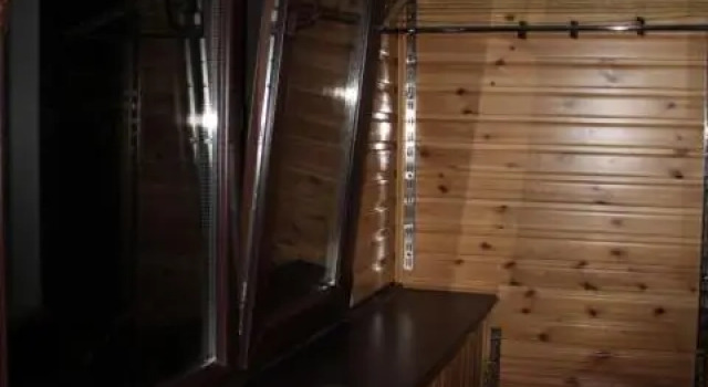 Комфортные апартаменты Ак Чокина 99 Apartment on Ak Chokin 99, Забронировать Апартаменты/квартира Отели Павлодара с парковкой, Парковка