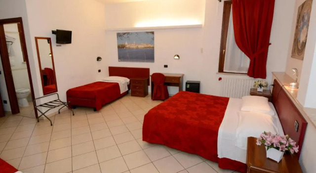 Четырёхместный номер Standard Hotel Mantegna Stazione, MantegnaHotels