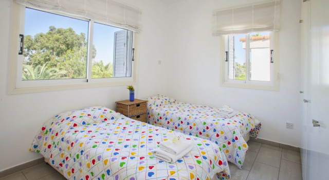 Sunset Beachfront Villa Meneou, Boek Villa Meneou Larnaca