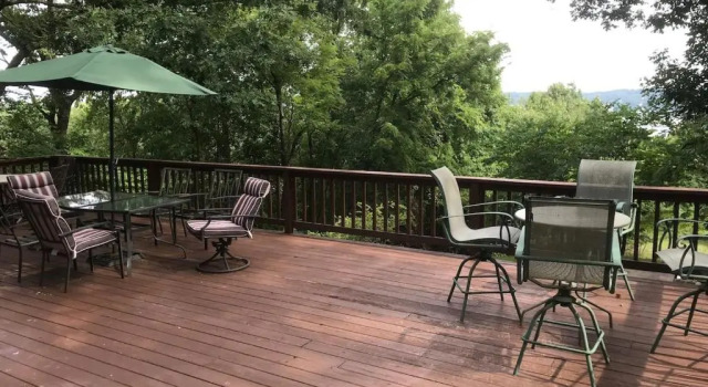 Коттедж Large Lake Tudor Home, Dock, 3 acres, walk to Bagnell Dam , 1 MM