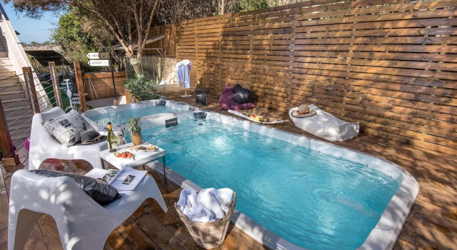 Люкс Luxury אוסנתה סוויטת בוטיק עם בריכה פרטית מחוממת ומקורה