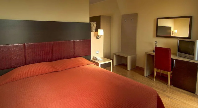 Четырёхместный номер Standard с балконом Hotel Miami