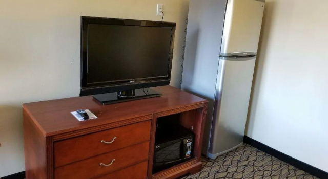 Четырёхместный номер Standard Economy Inn & Suites
