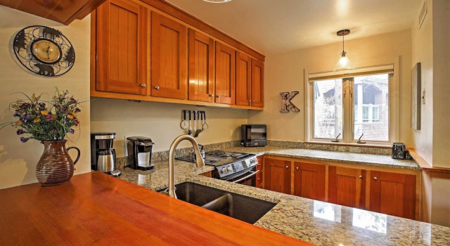 Hot Tub & Grilling Area: Keystone Townhome!