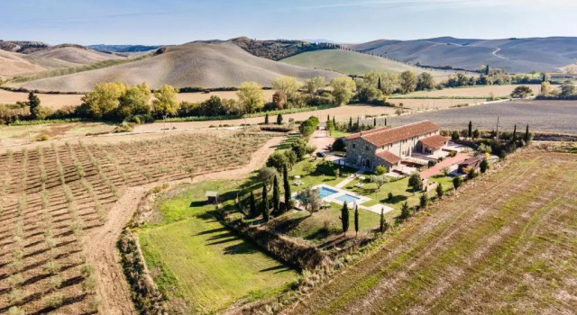 Апартаменты Appartamento in casale con piscina Casa I Pavoni