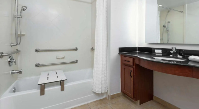 Люкс Homewood Suites by Hilton Cleveland-Beachwood