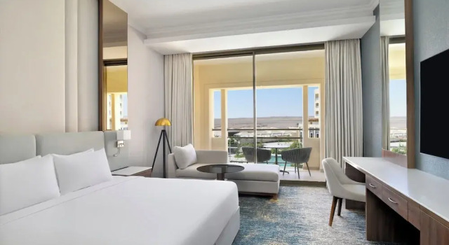 Двухместный номер Deluxe с видом на бассейн Mövenpick Hotel Waad Al Shamal