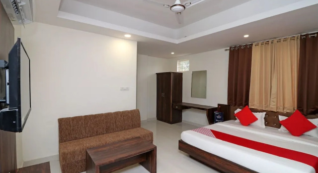 Люкс OYO 17043 Hotel Ocean Pearl