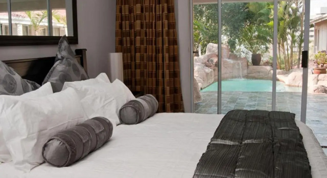 Rostalyn Guesthouse, Забронировать Отель СПА-отели Умхланга, рядом с Granada Square Shopping Centre, SPA-услуги