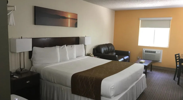 Lake House Hotel