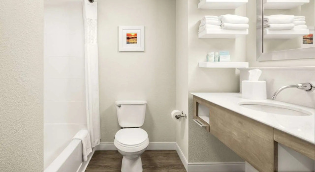 Номер Standard с видом на воду Hampton Inn Georgetown-Marina