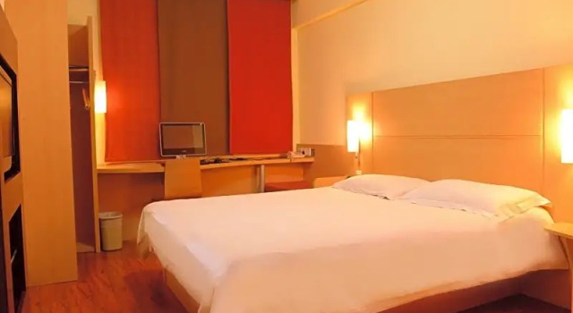 Двухместный номер Business GreenTree Inn Tianji Dagang District Shihua Road Hotel