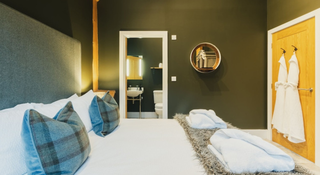 Bears Den, Book Hotel Ilkley West Yorkshire