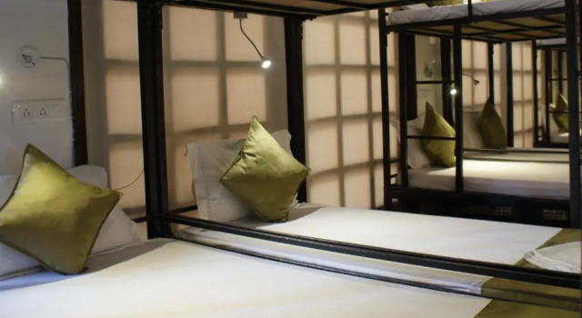 Кровать в общем номере BedHubs