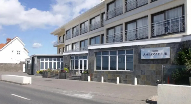 Hotel Ambassadeur, Varaa Hotelli Hotellit Channel Islands uima-altaalla, Uima-allas