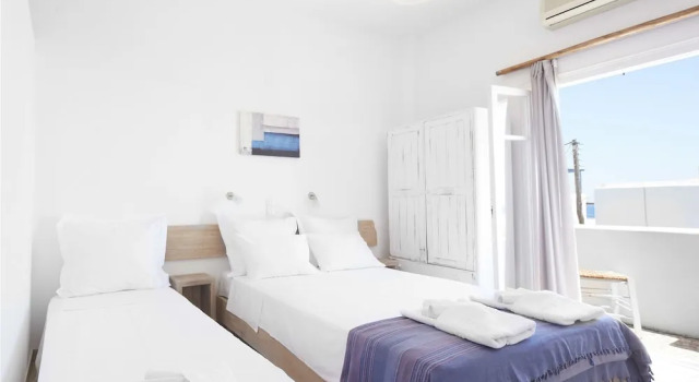 Трёхместный номер Standard с балконом Londos Hotel