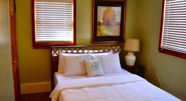Red 4 Apartment - Experience the Comfort of This Charming