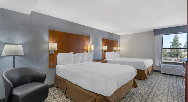 Четырёхместный люкс Best Western Plus Fresno Airport Hotel