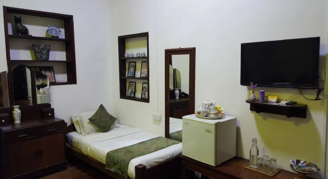 Номер Economy Noordin Street House
