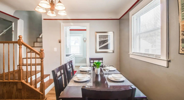 AutoManiac spot in the heart of Pontiac/3 beds 2 baths, Забронировать Дом для отпуска Виллы Понтиак, Вилла