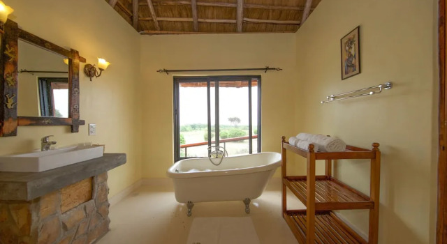 Номер Deluxe Ihamba Lakeside Safari Lodge