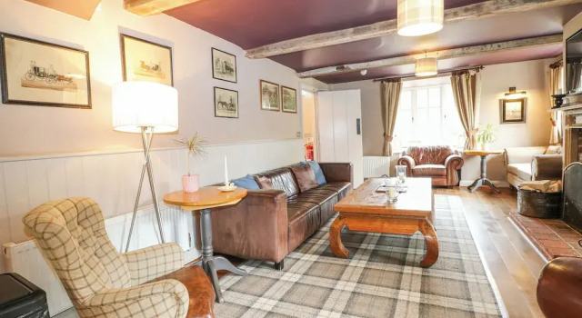 Moles Cottage, Book Vacation Home Chettle England