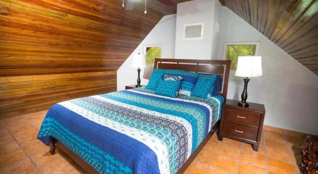 Yellow Flower House Upper, Prenota Casa vacanze Ville a Roatan, Villa