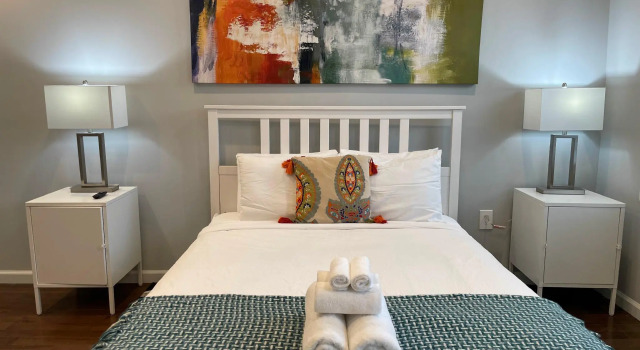 2023 McClellan · Clean and sleek 2 bedroom home in South Philly, Забронировать Вилла Отели Филадельфии с парковкой, рядом с Chew Recreation Center, Парковка