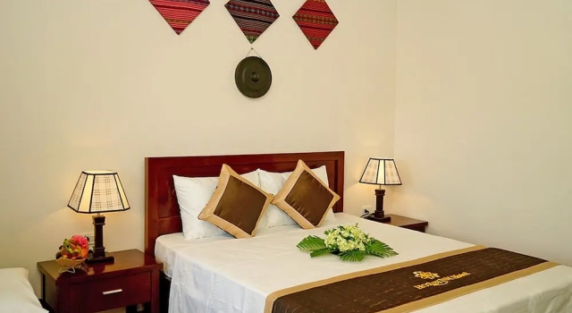 Номер Deluxe с балконом Hoa Binh Hotel