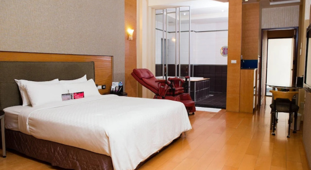 Royal Group Motel Chien Kuo Branch