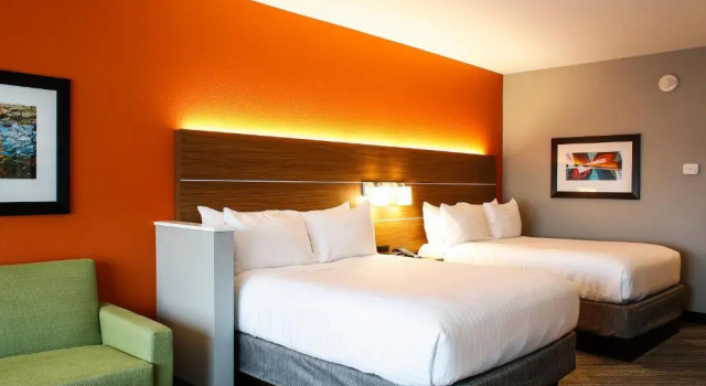 Люкс Holiday Inn Express & Suites Downtown Louisville by IHG