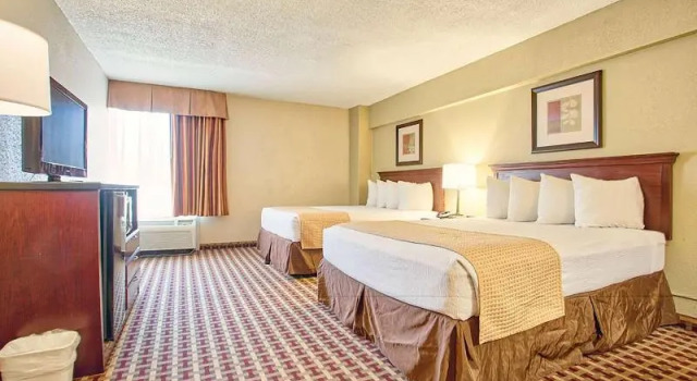 Четырёхместный номер Standard Days Inn & Suites by Wyndham Johnson City