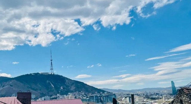 Двухместный номер Standard с балконом Quality Inn Tbilisi