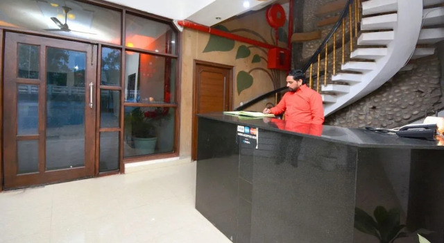 Hotel Ra Flora by OYO Rooms, Забронировать Отель Амбала штат Харьяна