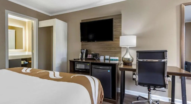 Люкс Superior Quality Inn & Suites Pawleys Island