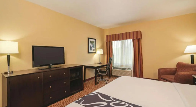 Номер Standard Comfort Inn & Suites Verona at Turning Stone Resort Casino