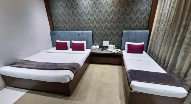 Трёхместный номер Standard Hotel City Heart Shirdi