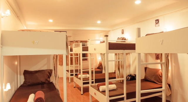 Кровать в общем номере Hello Backpacker Samui Hostel