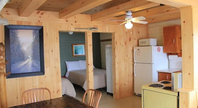 Коттедж с 3 комнатами Mashkinonje Lodge