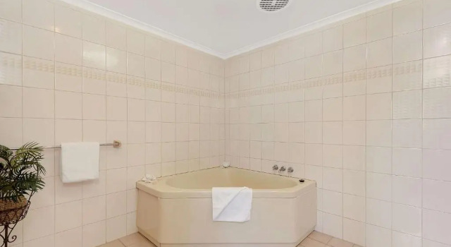 Четырёхместный номер Standard с балконом и с видом на внутренний двор Toowoomba Motel