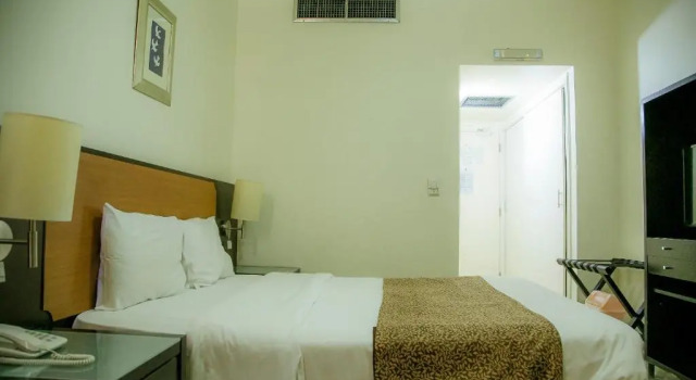Одноместный номер Standard Phoenicia Grand Hotel