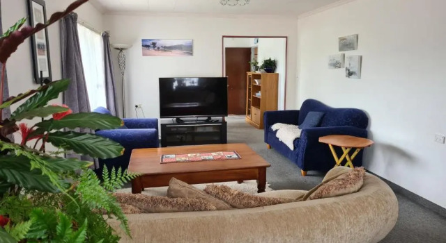 Коттедж с 4 комнатами Golden Bay Motel