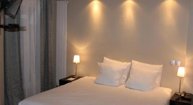 Двухместный номер Standard Hotel de France 18