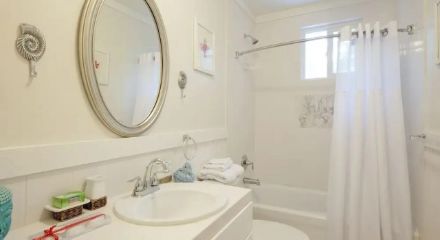 Коттедж Moonflower 4 Bedroom Home